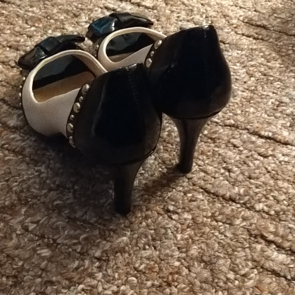 Shoes - Picture 3 of 3